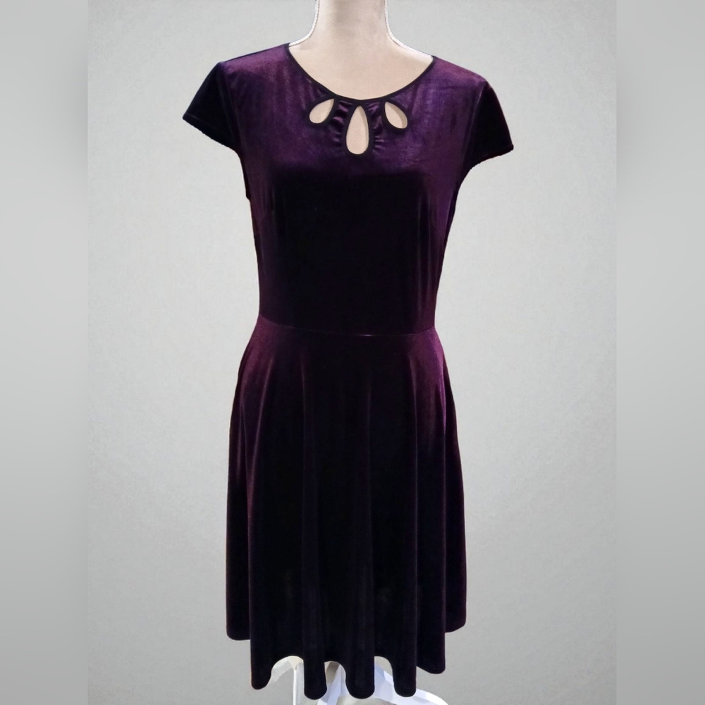 Muadress Purple Velvet Cutout Cap Sleeves Midi Dress Womans Large Clubbing
